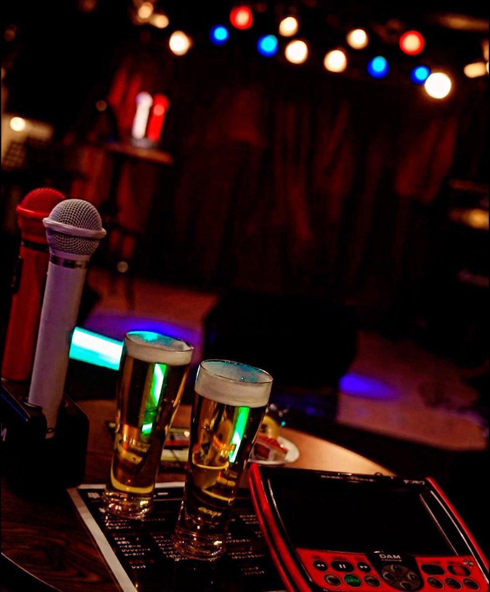 🪩カラオケBAR営業🪩

本日11日(日) 26:00まで営業中！

DAM歌い放題＆飲み放題 1.5h ¥3,000 
(延長1h ¥2,000)

昼も夜もライブハウスで歌おう！！

#badkneelab
#BAR 
#KARAOKE