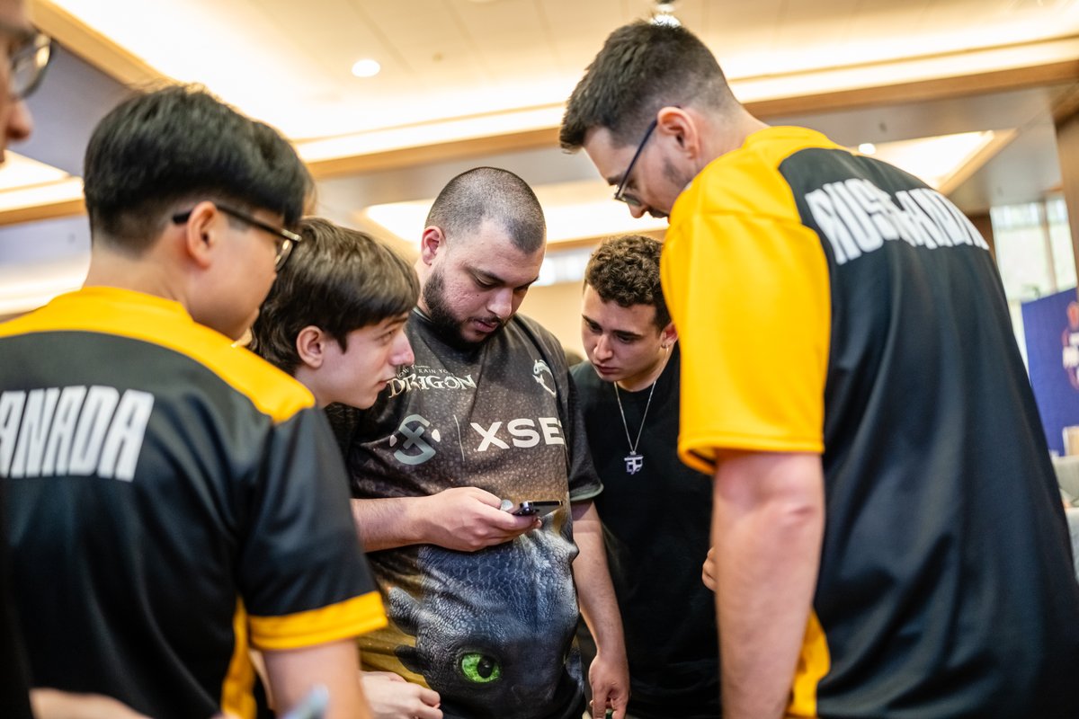 FNCompetitive's tweet image. What were they looking at @faxuty? 👀