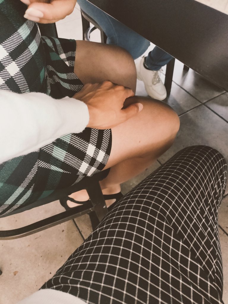 Festejando a la más guapa y hermosa mamá Lunita 🥳🍹 felicidades a todas las mamás de X saludos de Luna y Angel