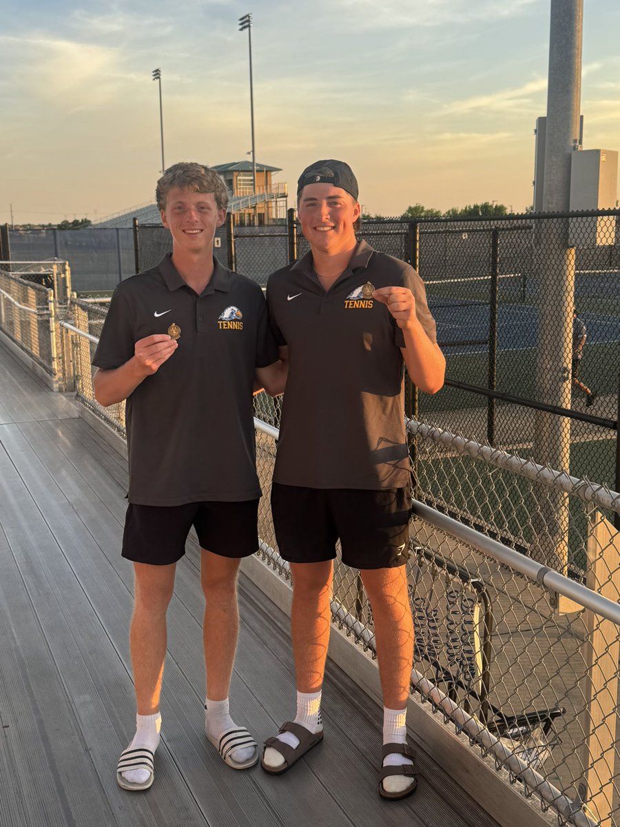 🎾 TENNIS 🎾 

Congrats to Cooper Hodapp and Derek Traudt in their 5th place finish at Regionals! That qualifies them for STATE next week!