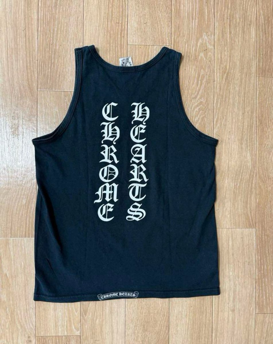 ttt_HAWK's tweet photo. クロムハーツ　sサイズ　タンクトップ　90s  売ります。

オールドにしてはかなり状態がいいです。クロムハーツ青山店購入の確実正規品です。

手元に40,000円で販売します。メルカリなど通せますが手数料分上乗せさせて頂きます。

どんなお取引方法でも構いません。 https://t.co/x3GxjvJCSg