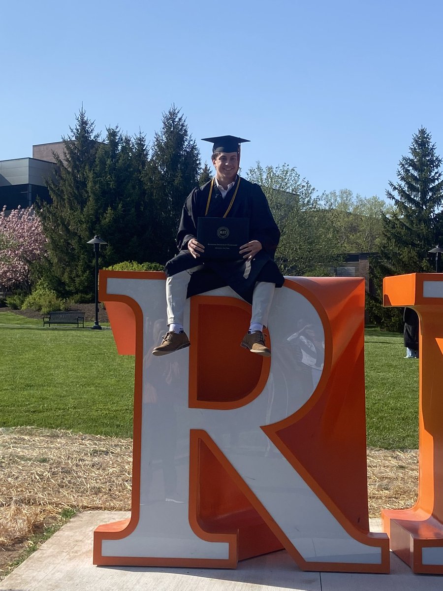Graduation 😵‍💫
4.0 GPA
Summa Cum Laude
Outstanding Scholar
Cybersecurity BS