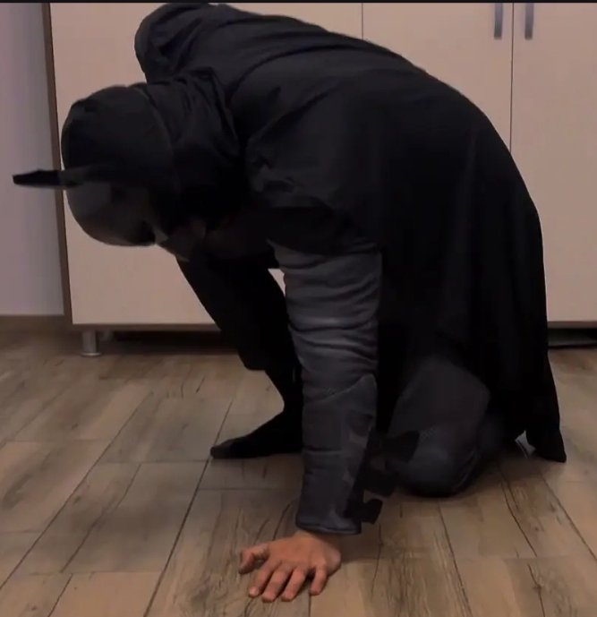 Man90B's tweet image. Batman beaten 🥵🤤🔥

Wish I could check the weaknesses of @Dark2DuoX body-armor and batsuit 🔥🔥

#batman #batmanbeaten #batbulge #herointrouble