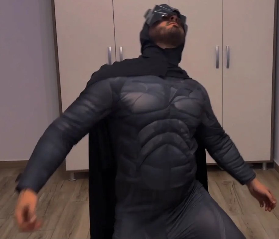 Man90B's tweet image. Batman beaten 🥵🤤🔥

Wish I could check the weaknesses of @Dark2DuoX body-armor and batsuit 🔥🔥

#batman #batmanbeaten #batbulge #herointrouble