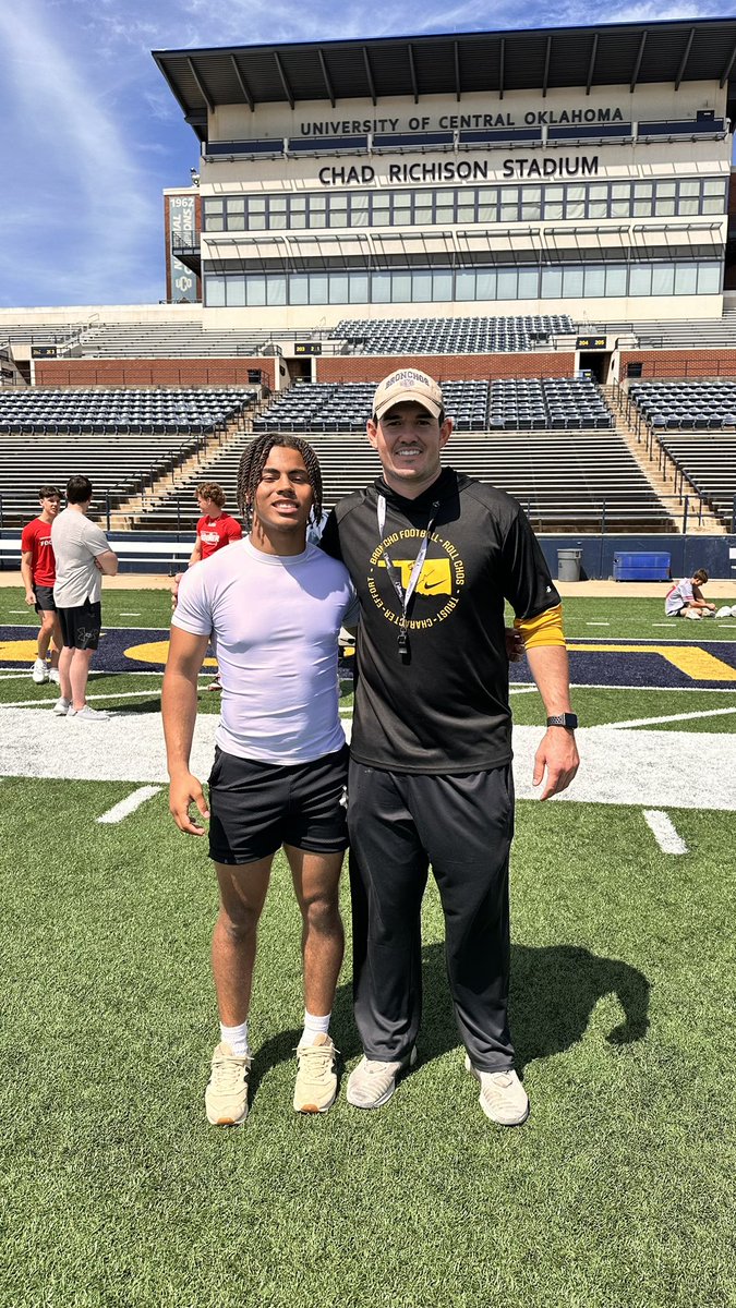 keylanlemen12's tweet image. Got a chance to get back to @ucobronchofb to compete. Following camp, it was really great to chop it up with @Coach_Curlee. Thanks again for the personal invite. @JClarkHFB247 @PTFFootball @lettermans_ptf @CoachBeck_PTF @SmileHeardJ @TXPSMedia @TXPrivateFBGuy