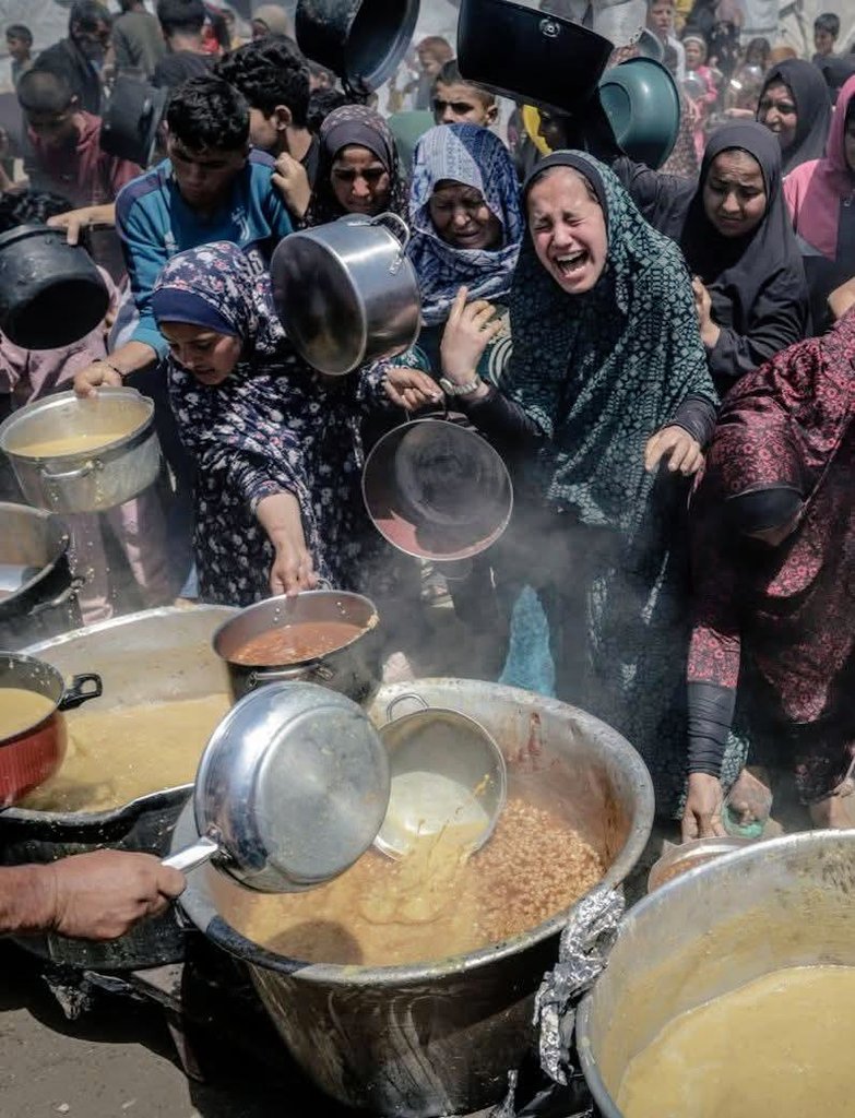 حين يصبح الجوع سلاحا للقتل وأداة للإبادة 
كيف يُعقل أن الحياد خيار!!
#غزه_تموت_جوعاً 
#غزة_الفاضحة