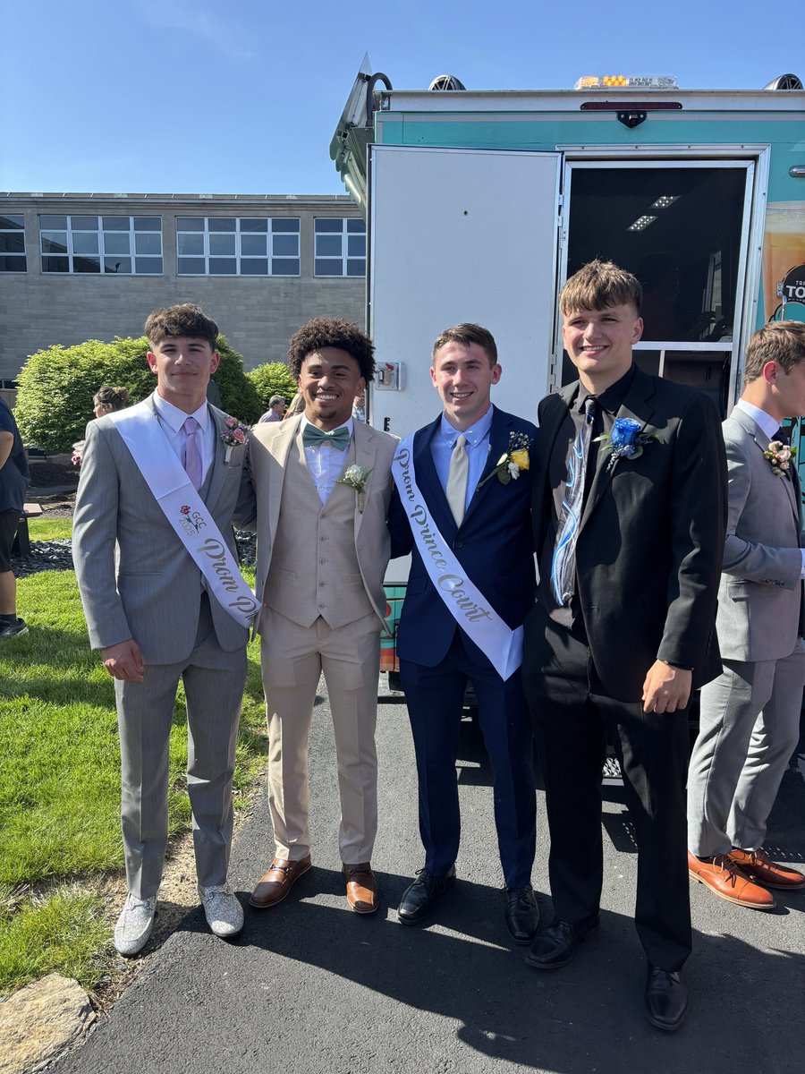 Prom night.  <a href="/GCCHSFootball/">GCC Football</a> <a href="/CoachThompsonDC/">John Thompson - JT</a> <a href="/mcmullen_kirk/">kirk mcmullen</a> <a href="/Coach_Det/">Aaron_Detwiler</a> <a href="/JerryDavis021/">Jerry Davis</a> <a href="/samir_crosby/">Samir Crosby / ROUTE RUNNER ✝️</a> <a href="/JacksonLowden/">Jackson Lowden</a> <a href="/Jamesbotti88/">James Botti</a>
