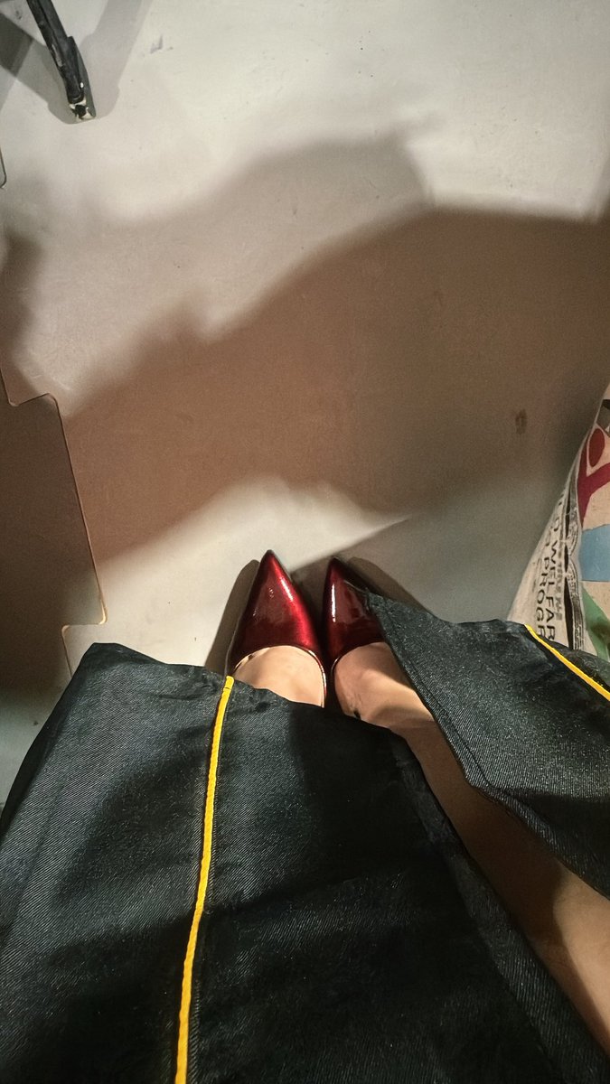 luhtrinn's tweet photo. I FUCKING DID IT🎓
#MastersofSocialWork https://t.co/Z2J5ZHtpXH