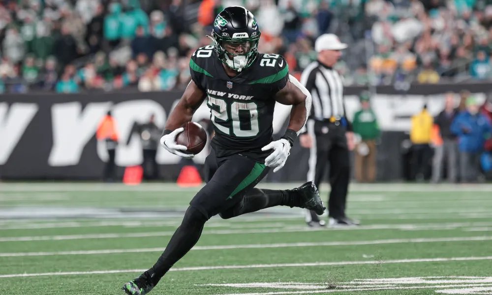 FFCheeto's tweet photo. Breece Hall is a MUST-BUY in Dynasty.

- 23 years old

- Elite pass-catching + home-run ability

- Contract year = potential value dip = BUY window 🔥

- Jets offense has to run through G Willy + Breece. 

Even if it’s a committee — he’s the explosive one. Don’t overthink it. 🤝 https://t.co/oqMXGjsDed