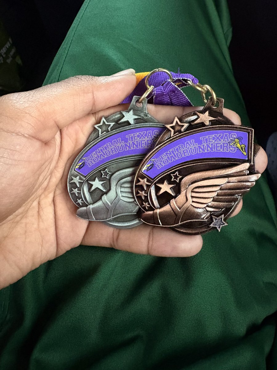 100m- 🥈
200m-🥉