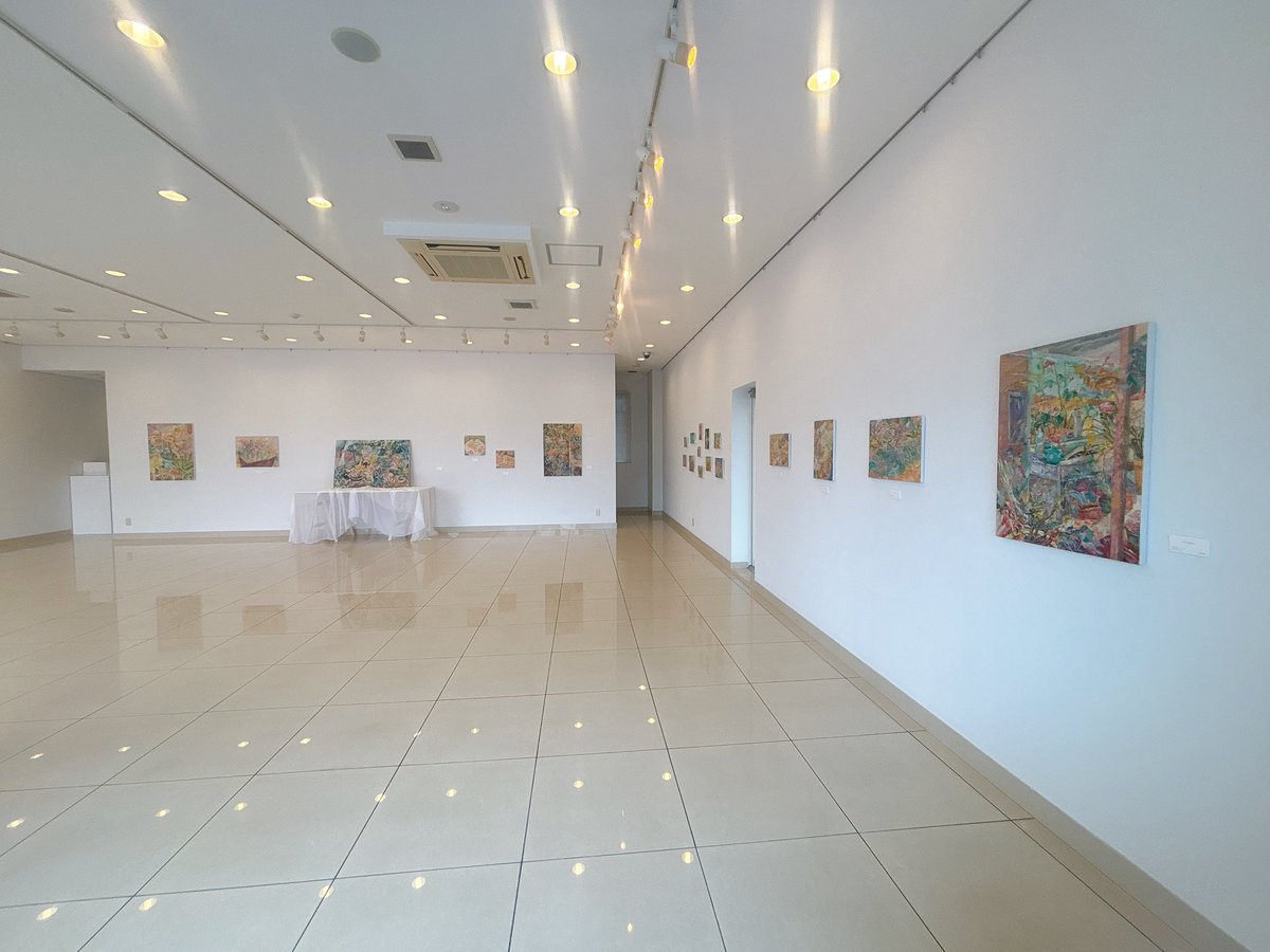 野中美里作品展「ともっていく」 
2025年5月11日(日)〜5月24日(土) 11:00〜18:00(最終日16:00まで) 水曜休み・入場無料 長野県佐久市佐久平駅北1-1 東横INN佐久平駅浅間口

本日在廊させていただきました！
自然光が素敵な空間で
黄色が綺麗にみえる