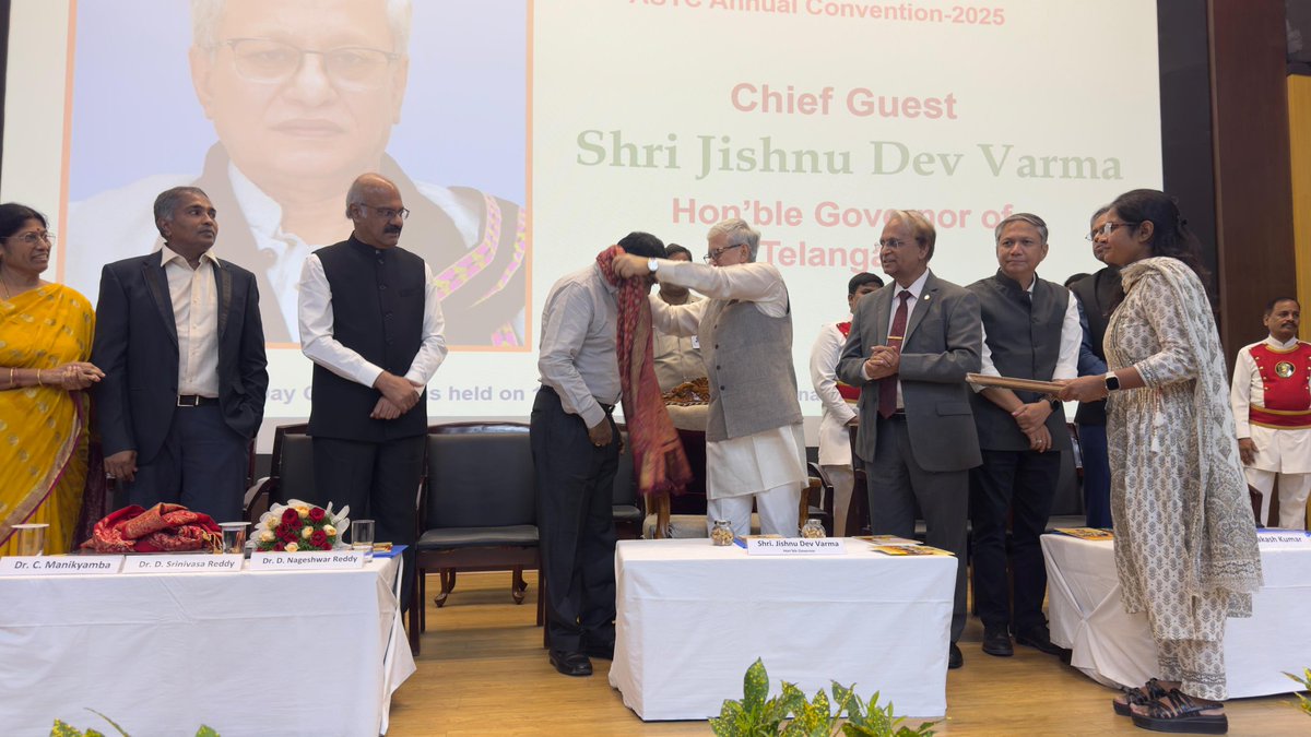 TeluguReporter_'s tweet image. జాతీయ సాంకేతిక దినోత్సవం సందర్భంగా హైదరాబాద్‌లోని  IICT ఆడిటోరియంలో తెలంగాణ గవర్నర్ శ్రీ జిష్ణు దేవ్ వర్మ చేతుల మీదుగా డాక్టర్ జి. సతీష్ రెడ్డి కి జీవిత సాఫల్య పురస్కారాన్ని ప్రదానం చేసిన అకాడమీ ఫర్ సైన్స్, టెక్నాలజీ అండ్ కమ్యూనికేషన్ (ASTC).

#DrGSatishReddy #ASTC #IICT