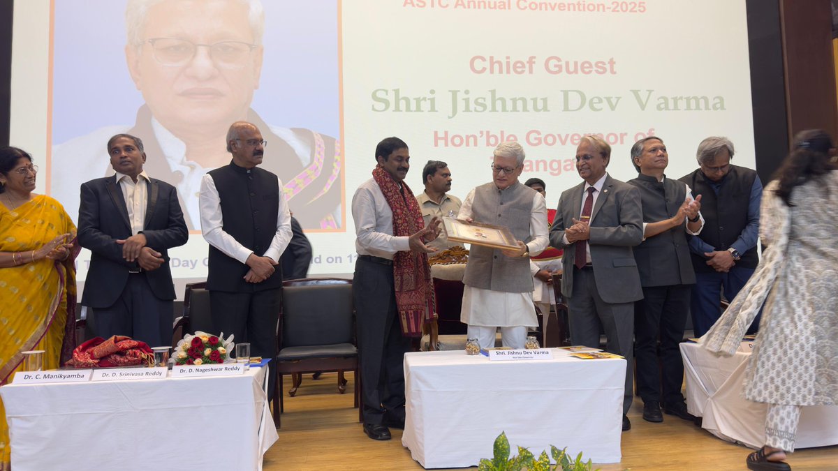 TeluguReporter_'s tweet image. జాతీయ సాంకేతిక దినోత్సవం సందర్భంగా హైదరాబాద్‌లోని  IICT ఆడిటోరియంలో తెలంగాణ గవర్నర్ శ్రీ జిష్ణు దేవ్ వర్మ చేతుల మీదుగా డాక్టర్ జి. సతీష్ రెడ్డి కి జీవిత సాఫల్య పురస్కారాన్ని ప్రదానం చేసిన అకాడమీ ఫర్ సైన్స్, టెక్నాలజీ అండ్ కమ్యూనికేషన్ (ASTC).

#DrGSatishReddy #ASTC #IICT