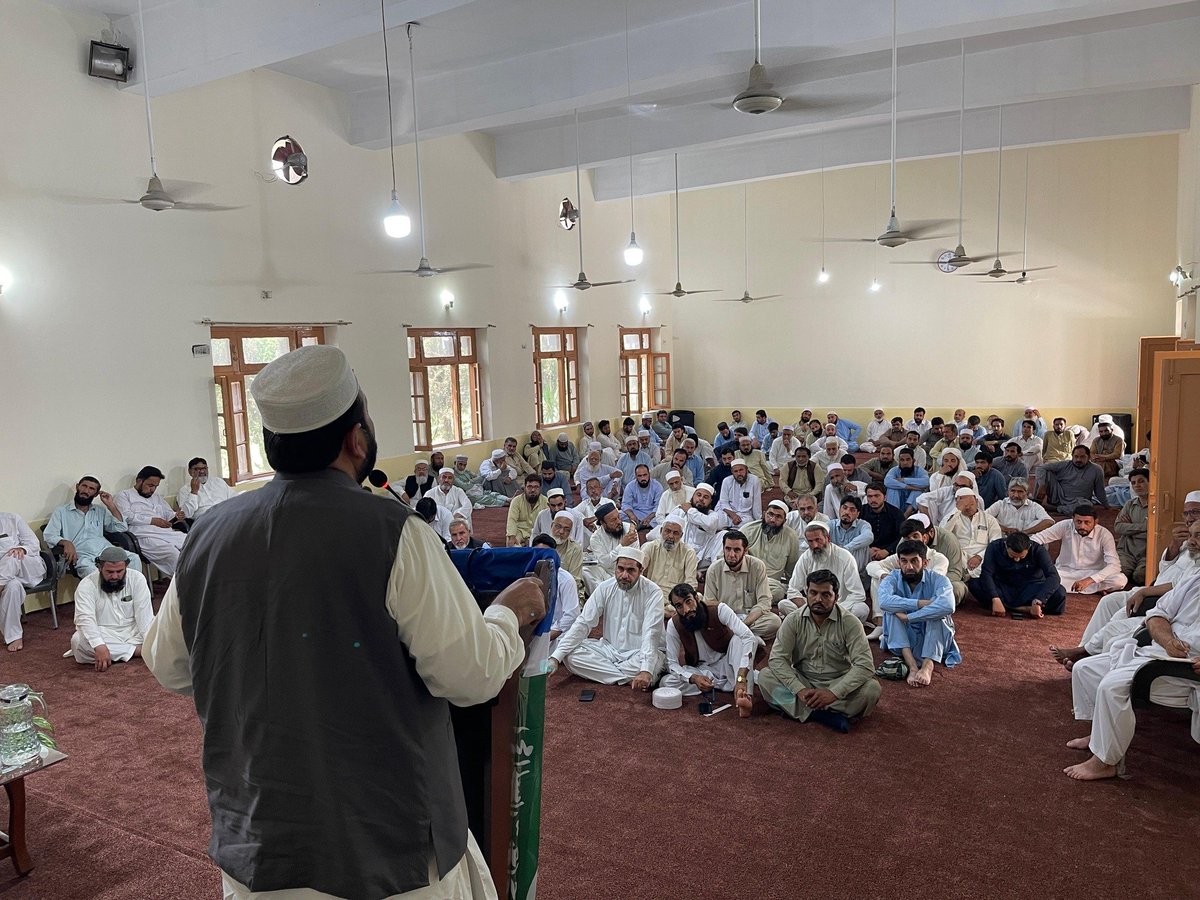 امیرجماعت اسلامی خیبرپختونخواوسطی عبدالواسع کاالمرکزالاسلامی پشاورمیں ایک روزہ تربیتی ورکشاپ برائےناظمین مالیات سے خطاب۔ اس موقع پرنذیراحمد جنجوعہ مرکزی ناظم مالیات ،نائب امرائےصوبہ وسطی حاجی محمد اسلم صاحب، مولانا ہدایت اللہ صاحب اور شاہ حسین امیر ضلع چارسدہ بھی موجود ہیں۔