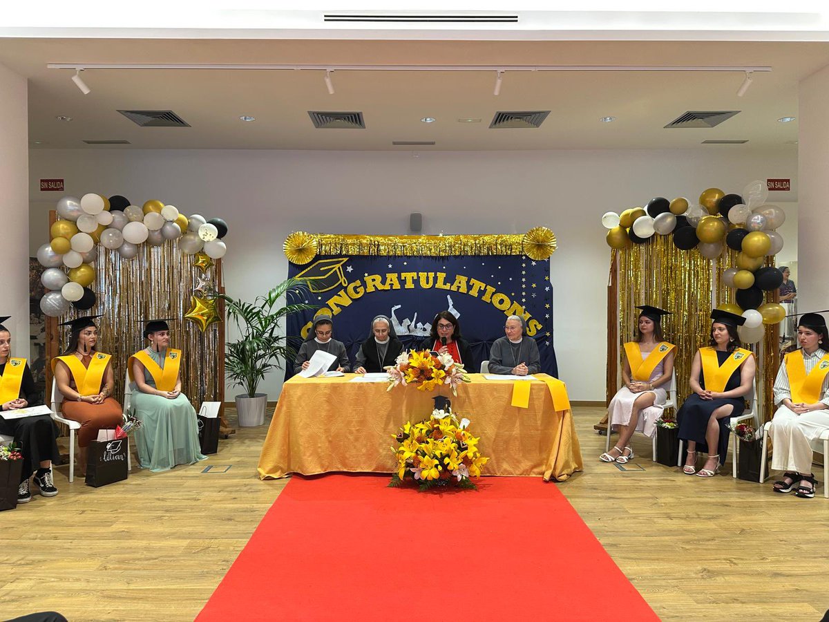 Residencia Universitaria Nazaret (@resiuninazaret) on Twitter photo En la <a href="/ResiUniNazaret/">Residencia Universitaria Nazaret</a> rendimos homenaje a un grupo de mujeres excepcionales, jóvenes que han compartido en la Residencia experiencias, alegrías y momentos que dan vida En la <a href="/ResiUniNazaret/">Residencia Universitaria Nazaret</a> rendimos homenaje a un grupo de mujeres excepcionales, jóvenes que han compartido en la Residencia experiencias, alegrías y momentos que dan vida