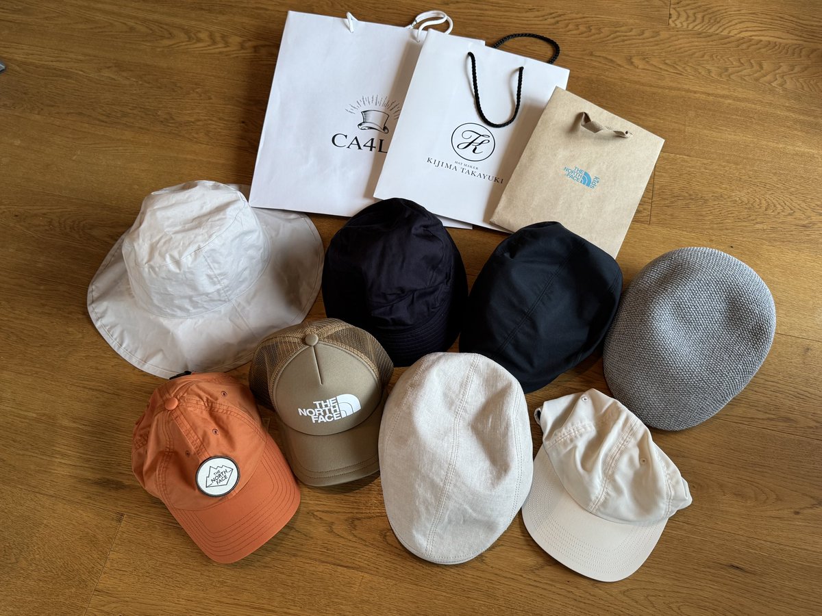 bori1021's tweet image. 今日は帽子を8つ買った。
