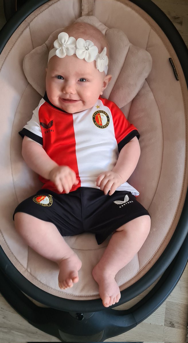 Brienaaaa's tweet image. Mijn Feyenoord baby 😍😍❤️🤍🖤 matchdayy #FEYpsv
