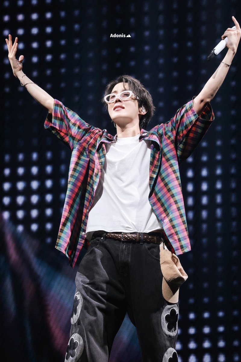 Adonis_Hoseok's tweet photo. 250510 HOPE ON THE STAGE in Bangkok

❤️

#jhope #제이홉 #정호석 #ジェイホープ 
#BTS #방탄소년단 @BTS_twt https://t.co/BsLkwIHXaP