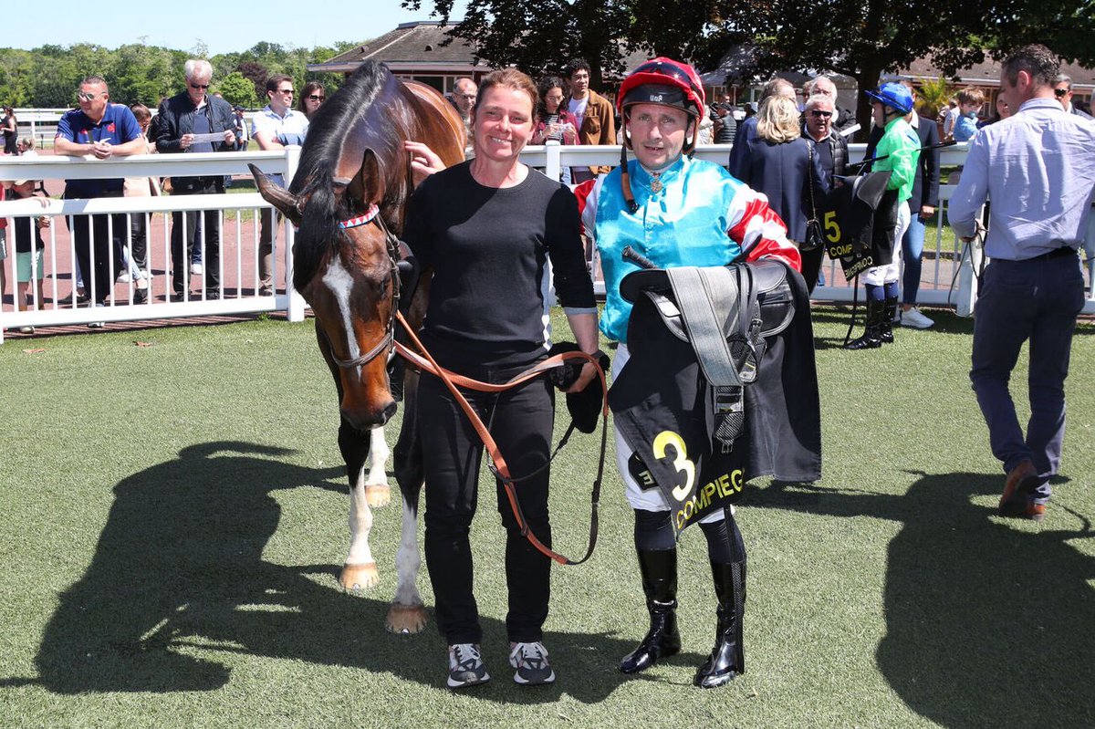 ☀️Victoire à Compiègne 😁
👤🎩 <a href="/AlexPantall/">Henri-Alex Pantall</a> 
💪🏻💪🏻💪🏻
🥇GOLDEN CALL 
Prix de Tracy-le-Mont - A. Cond. - 2400m 
Merci à <a href="/SandraBiloe/">Biloé Joaillerie Monte-Carlo</a> &amp; <a href="/eqwinapp/">EQWIN</a>, nos partenaires, pour leur soutien 🪽
#galop #jockey #passionjob ❣️
📸Scoopdyga