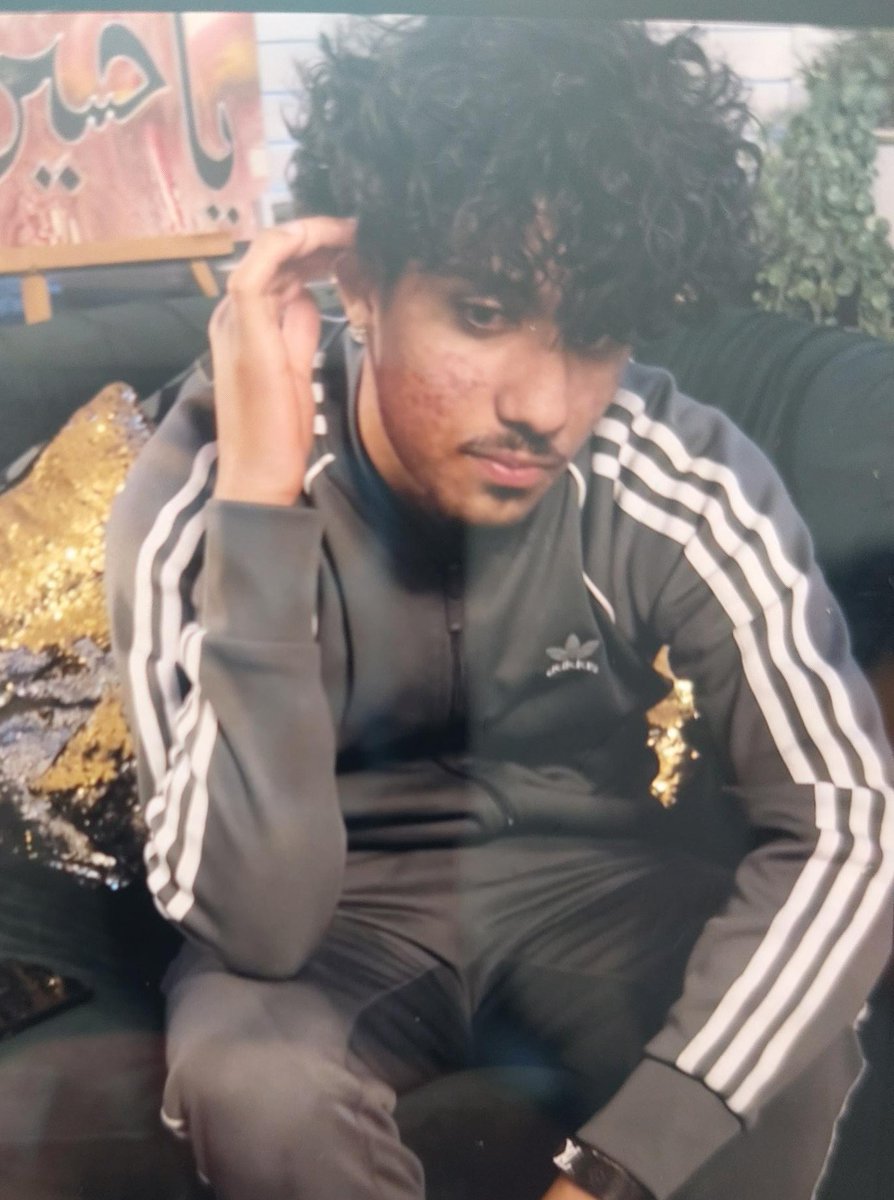 #MISSING| Have you seen Raahim?

The 16-year-old was last seen in #Luton in the early hours of Thursday. 

He is 5’7’’ with black curly hair and a black goatee/stubble. He was wearing a black and white tracksuit with grey trainers and a Nike bag.

Call 101 ref inc 16 of 9 May.