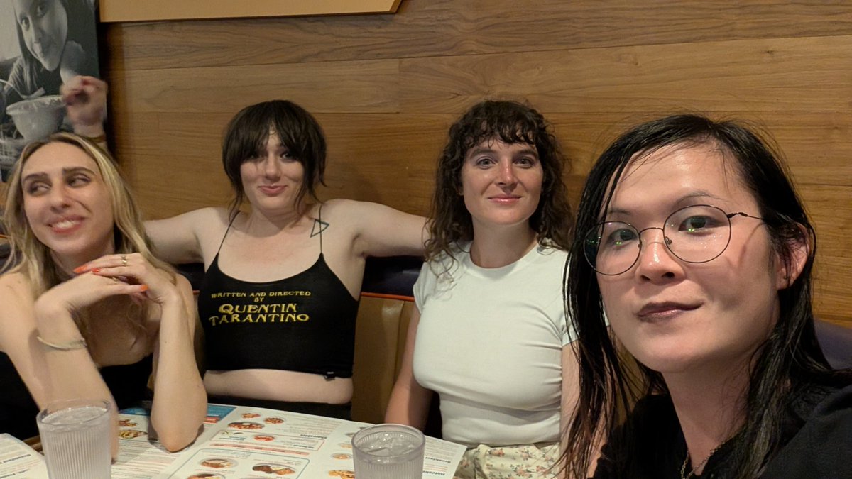 Jasmine('s boobs hurt) tweet media