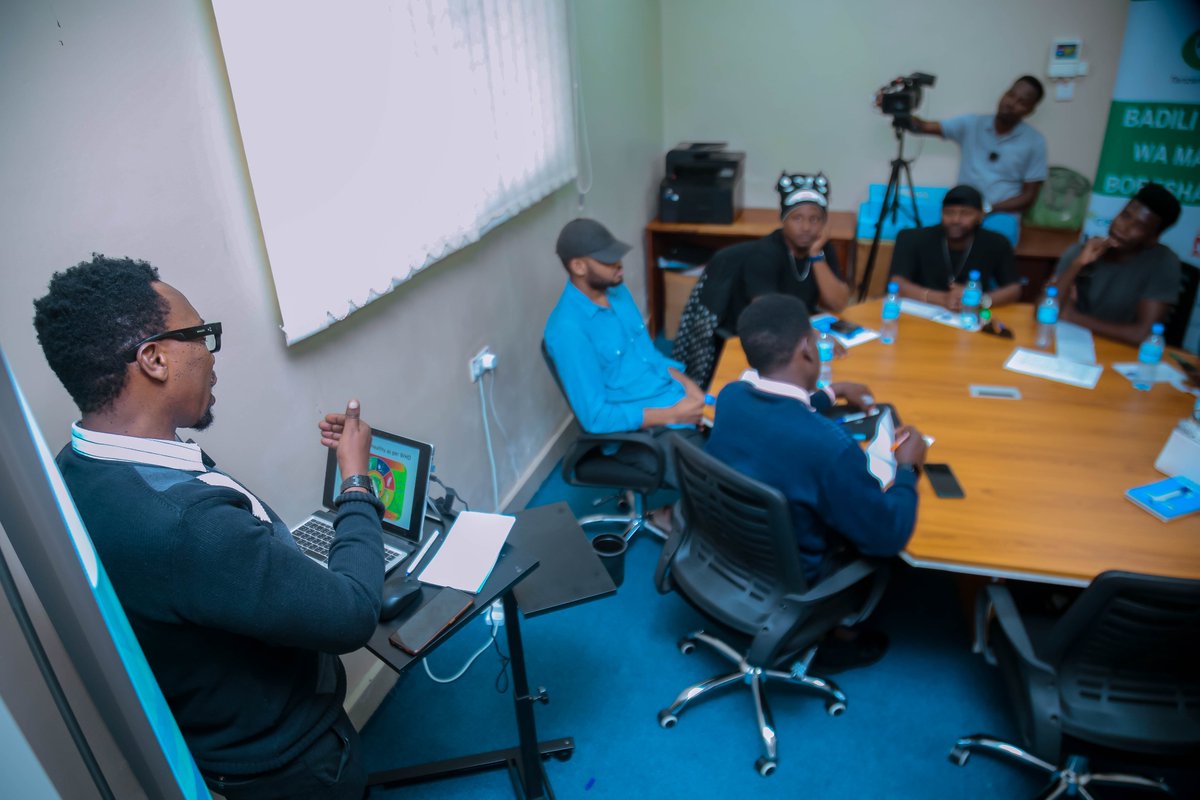 tancda's tweet image. 📢 Maisha mazuri huanza na maamuzi bora – Elimisha jamii!
Toa wito wa kufanya mazoezi, kula bora, kupima afya na kuepuka tumbaku.
#AfyaYetuWajibuWetu #WasaniiKwaNCDs