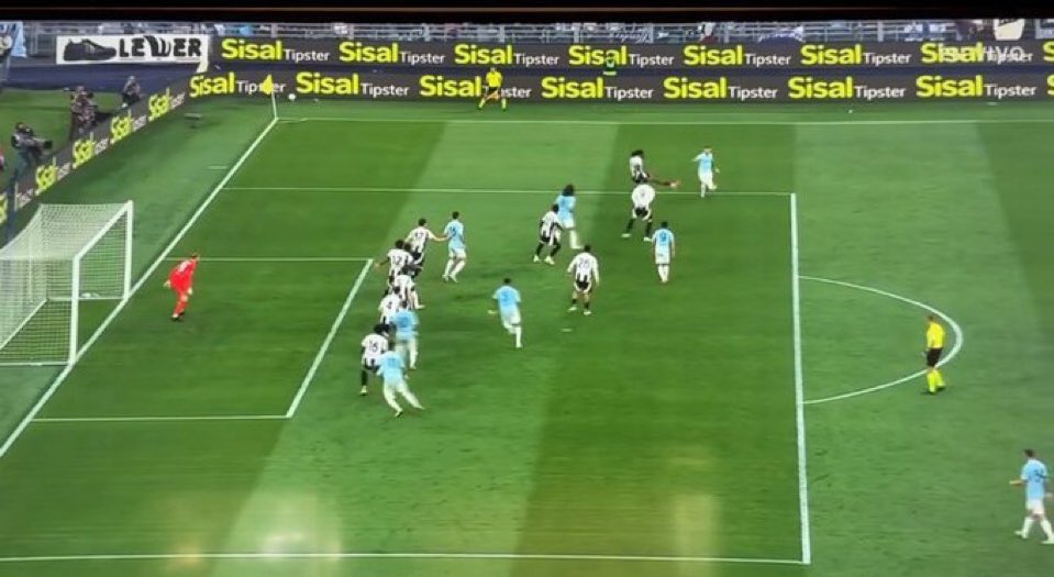 Trovo VERGOGNOSO che a 1’ dalla fine #Thuram difenda così ignobilmente sul cross anziché aggredirlo! Questo non è dna <a href="/juventusfc/">JuventusFC</a> e abbiamo meritato il pareggio al di lá dell’arbitro! #LazioJuventus