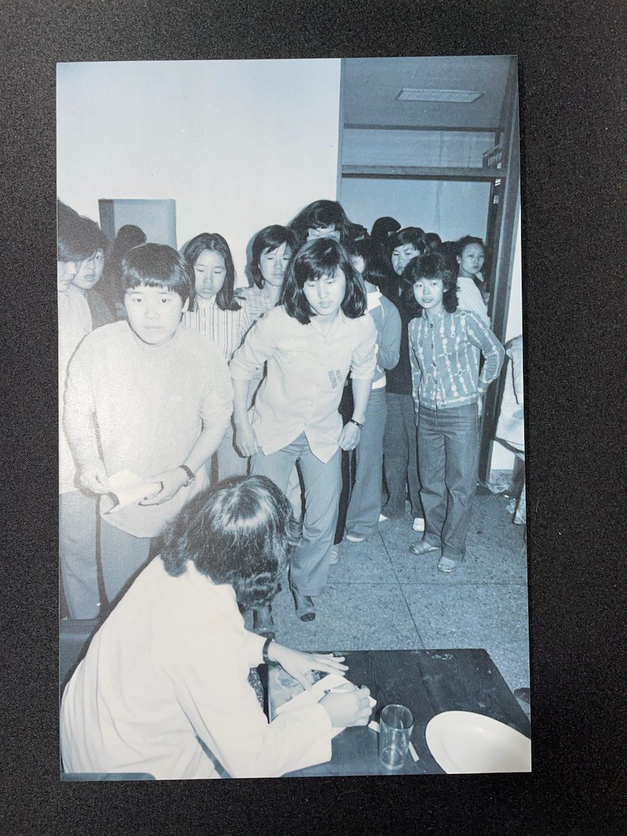 80년 5월 항쟁시 금남로에서 가장 가까운 광주적십자병원. 계엄군에 의해 부상을 입은 시민들이 치료받고 헌혈이 이뤄진 곳. 건물이 보존된 것도 놀랍고 당시 헌혈하기 위해 모여든 시민들의 모습이 담긴 사진 한 장 한 장이 뭉클하고 생생한 무게감이.. 5월 피를 나눈 공동체 광주(5.31일까지 전시)