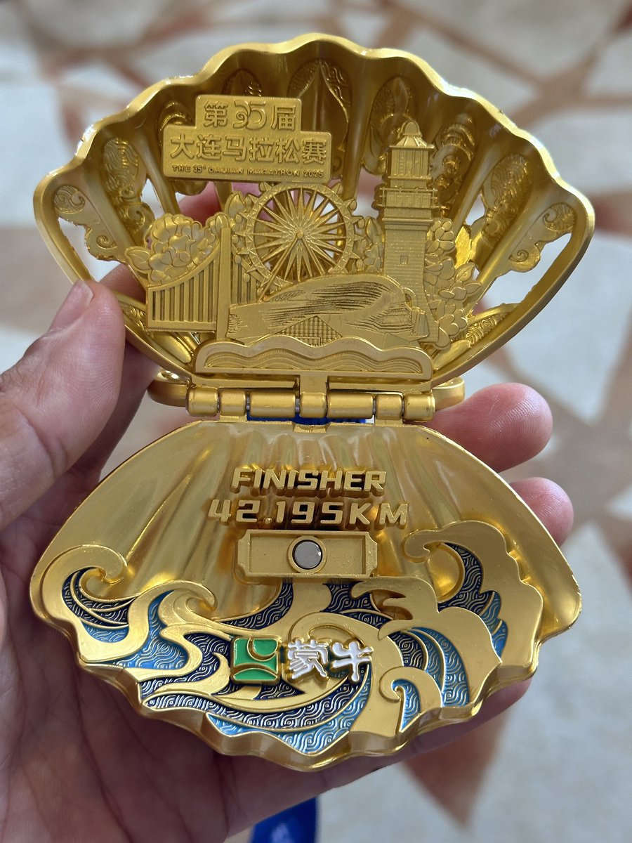 hagerhu's tweet photo. 35届大连马拉松安全完赛，前半程节奏还比较稳，后半程跑的很乱，320完赛，半年��跑长距离的正常表现。#马拉松 https://t.co/O8S9YaDA06