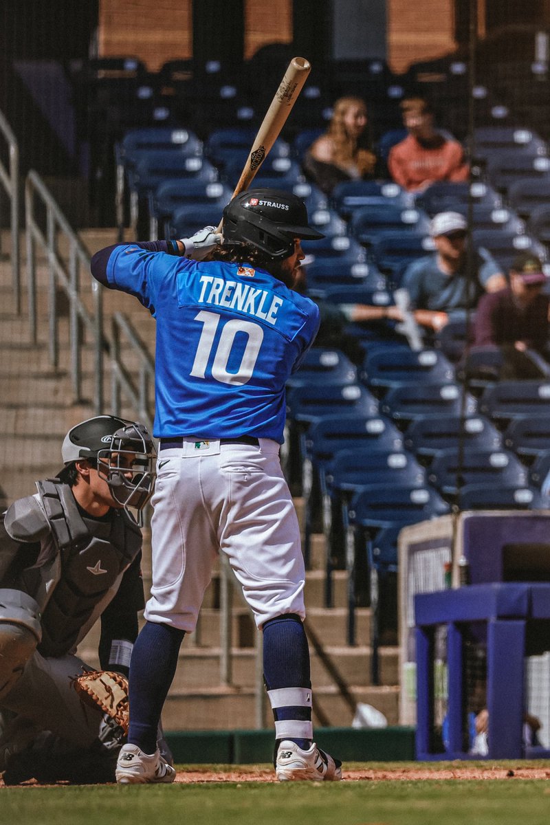 .@caedentrenkle comes up big late as the Hounds get another WWWWWIN! 🔥

Final:

RockHounds-5
Hooks-4