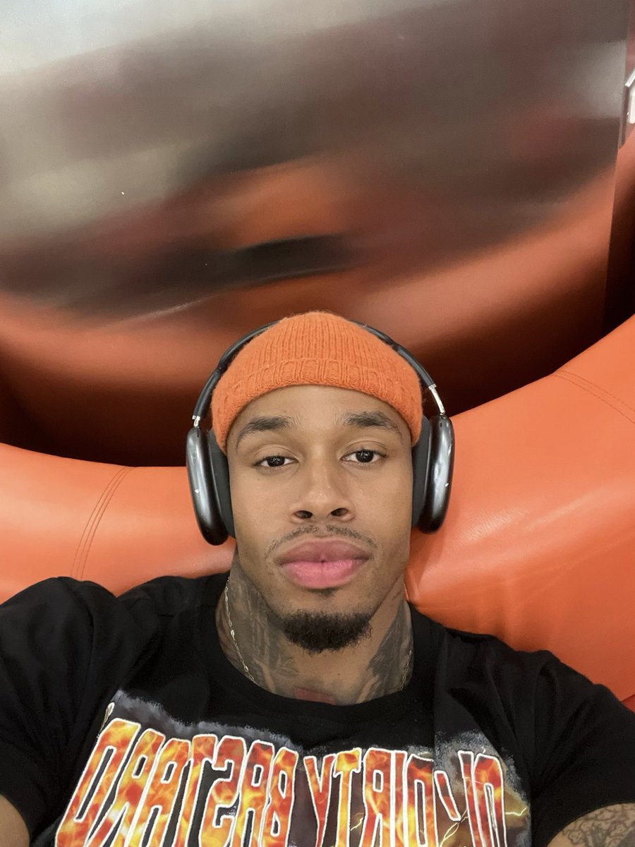 maybezavion's tweet photo. Missing flights <<<< https://t.co/CU3DWyQ68n