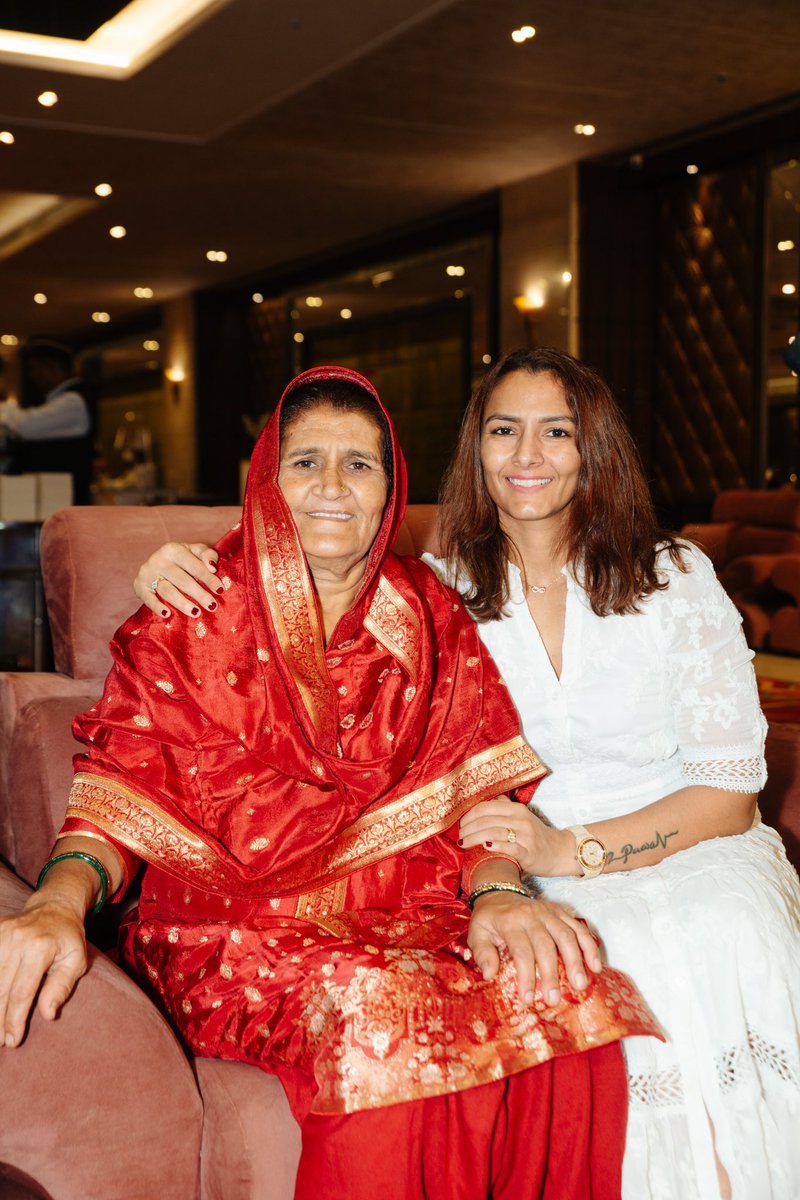 माँ सबकी जगह ले सकती हैं, पर माँ की जगह कोई नहीं ले सकता ❤️🧿🙏😘
#MothersDay