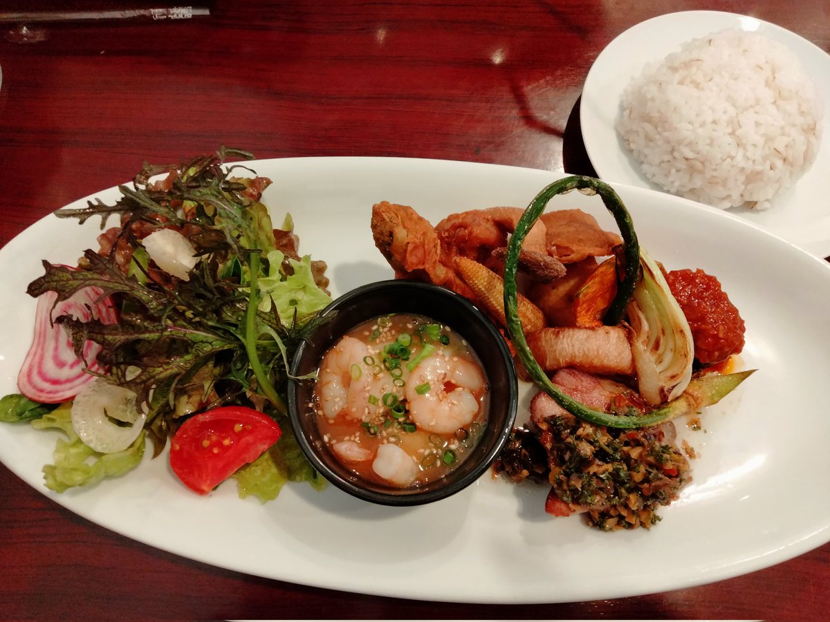 Transfer_garaxy's tweet image. 北鎌さんぽ
いつものプーチでランチ
いつもの建長寺でのんびり
そして昼寝
晴れた日の何とも贅沢な時間