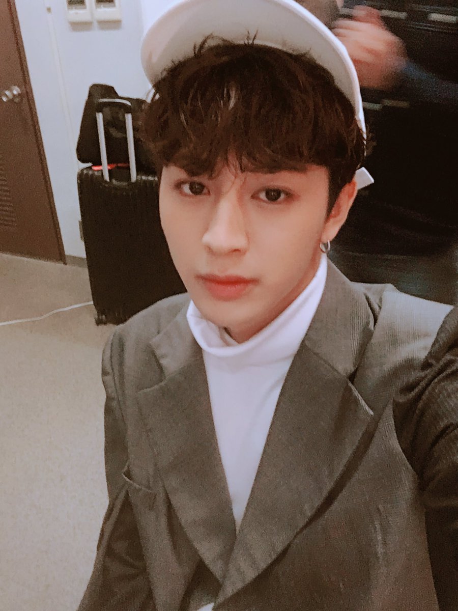 머리 11명 자르고 돌아왔다🤣🥹
송살롱 장사 잘되넹 ㅋㅋㅋㅋ