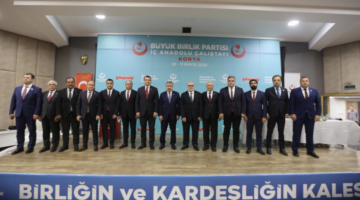 YOLDAŞLAR!
(Yol Arkadaşları diye de okunabilir) Genel Başkanımız Sayın Mustafa Destici ve Divan Üyelerimizle birlikte Konya’dayız.