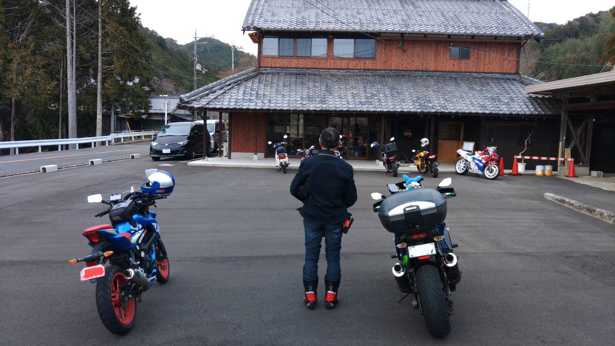 xjrxMHTamYN2ldR's tweet image. #隠
初回は #ミニペケ でしたが
今回は #ZX4 でお邪魔しました。
マスターと歳が近く、似た様な感性でした(^^)
長々と談笑にお付き合い頂き
ありがとうございましたm(_ _)m