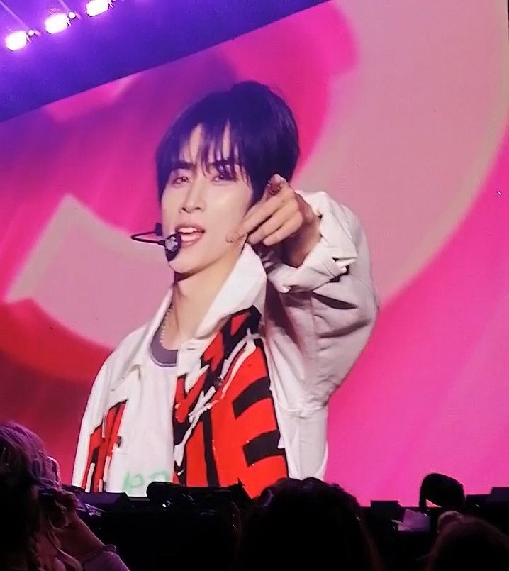 yamelygi's tweet photo. i ♡ u 
to the moon
and back 

#WayV #XIAOJUN
#SMTOWN_LIVE_MEXICO_CITY #SMTOWN_LIVE_MEXICO
#WayVTakesOverMexico https://t.co/scU5o5yIvb