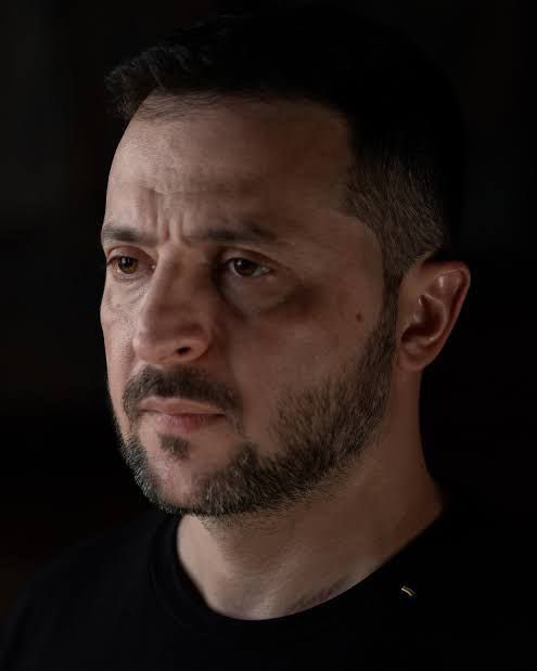 rohini_sgh's tweet image. जब भक्त ज़ेलिंस्की को कोस रहे थे तब एक छोटा सा देश होकर भी उसने अंतर्राष्ट्रीय स्तर पर देशों को अपने साथ खड़ा किय।

उसने रूस जैसी बड़ी ताक़त के आगे अपने देश का आत्मसम्मान नहीं झुकने दिया। 

भारत में चल रही जयशंकर की ‘Lazer Eye Diplomacy’ को अब समझना होगा कि दुनिया मीम और सोशल…