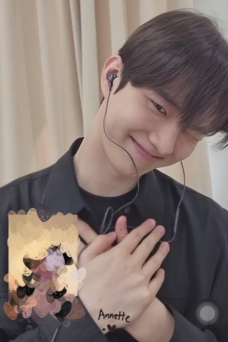 haebaraqi's tweet image. 250511 HELLOLIVE 헬로라이브 영통 #더보이즈 #큐

changmin’s version of kim seonho’s smile wink challenge ㅡ (kinda) SUCCESS 🥰

[lol he’s currently watching EP13 and i think i spoiled him the wedding scene 😭 지창 미안…✌️]