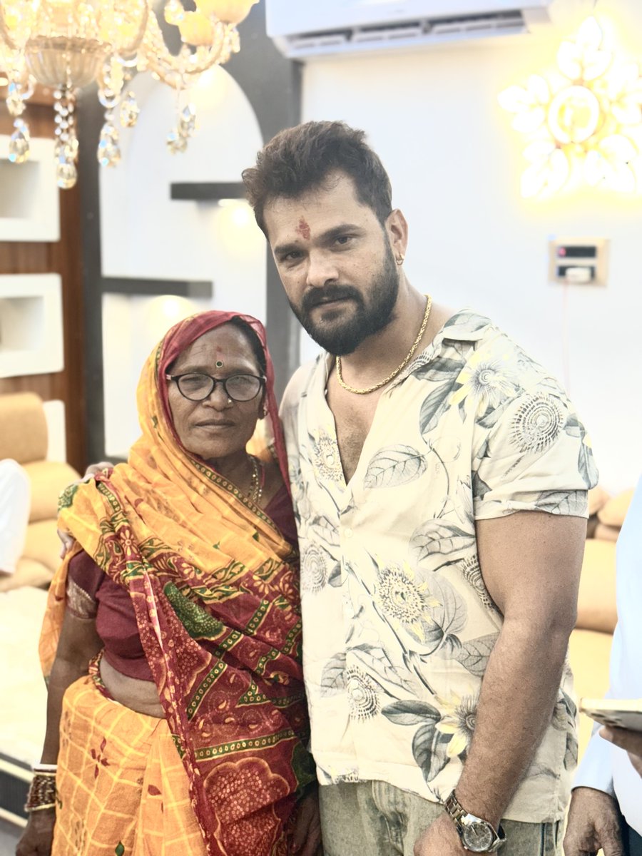 माई के बिना कुछो नइखे...❤️

एहीसे हमर सब दिन इनकरे हS!