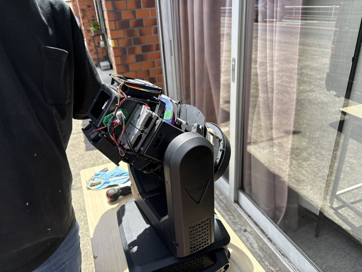 シーズン終了に伴い機材の清掃、整備，消耗品交換。
3〜4日かけて行います。そして、次の出番を静かに待ちます。
#茨城ロボッツ 
#アダストリア水戸アリーナ 
#照明演出 
#ダンス