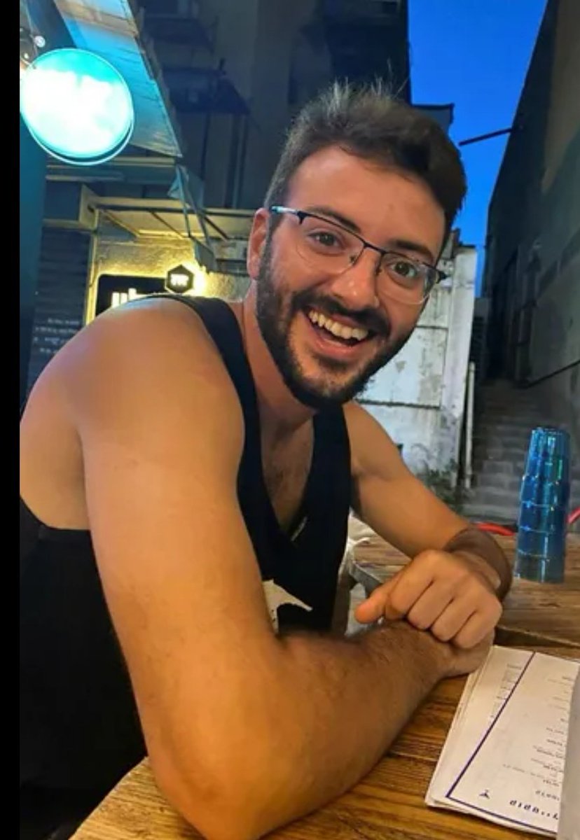 אמ;לק – בואו לתמוך במרכז טיפולי לחיילי מילואים משוחררים ע"ש אלון שימריז ז"ל

כמו רבים, גם אני צפיתי אתמול בזעזוע במקורבי השלטון – ינון מגל, אראל סג"ל ואחרים – פותחים בקמפיין גיוס עבור יונתן אוריך, מי שקיבל הון מקאטר בזמן המלחמה. בזמן שהחטופים, משרתי המילואים ותושבי העוטף מופקרים