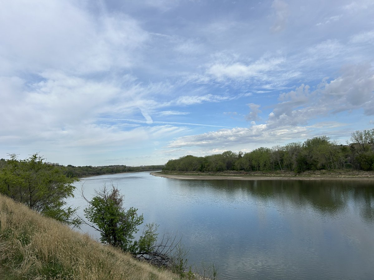 HatLawnBowler's tweet photo. Saturday morning. #sharethetrailmh #springinalberta #medhat #southsaskatchewanriver https://t.co/GMBM1a9Ew3