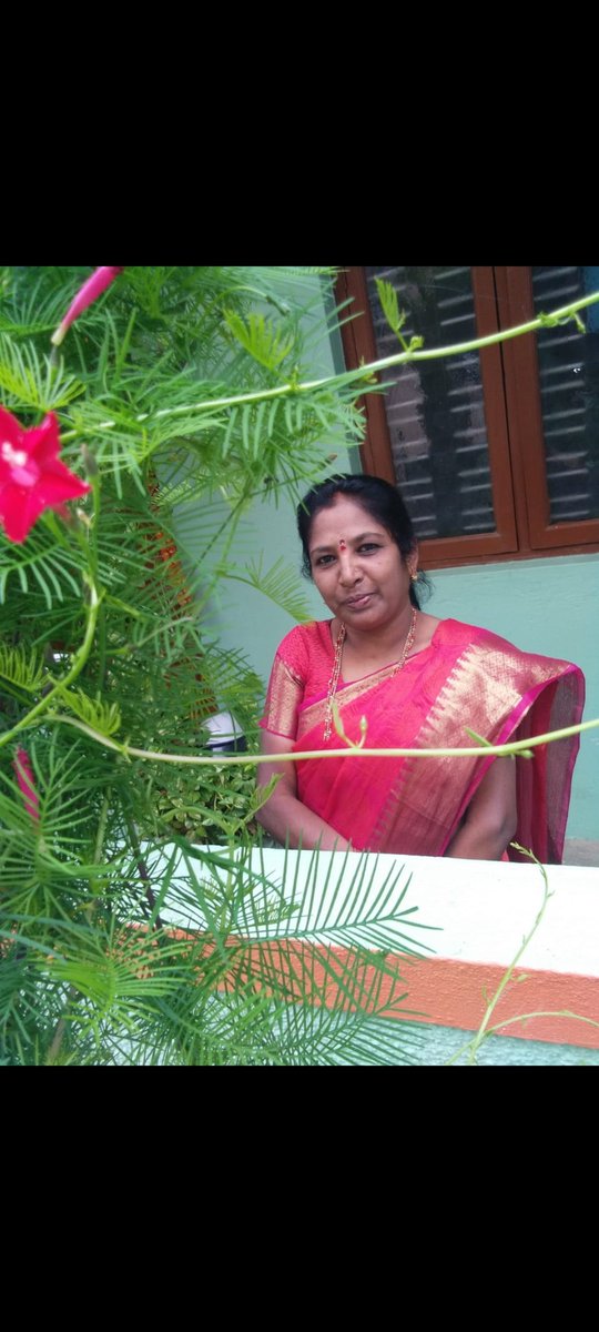 ಅಕ್ಷರ ತಿದ್ದಿದಾಕೆ,
ಕೈ ತುತ್ತಿಟಾಕೆ,
ಬಾಳು ಕಲಿಸಿದಾಕೆ,
ನನ್ನೊಡನೆ ಸದಾ ಜಗಳವಾಡುವಾಕೆ,
ಮತ್ತೆ ಬಂದು ಸಂತೈಸುವಾಕೆ..
ಅಮ್ಮ...

ಅಮ್ಮಂದಿರ ದಿನದ ಶುಭಾಶಯಗಳು ಅಮ್ಮ..