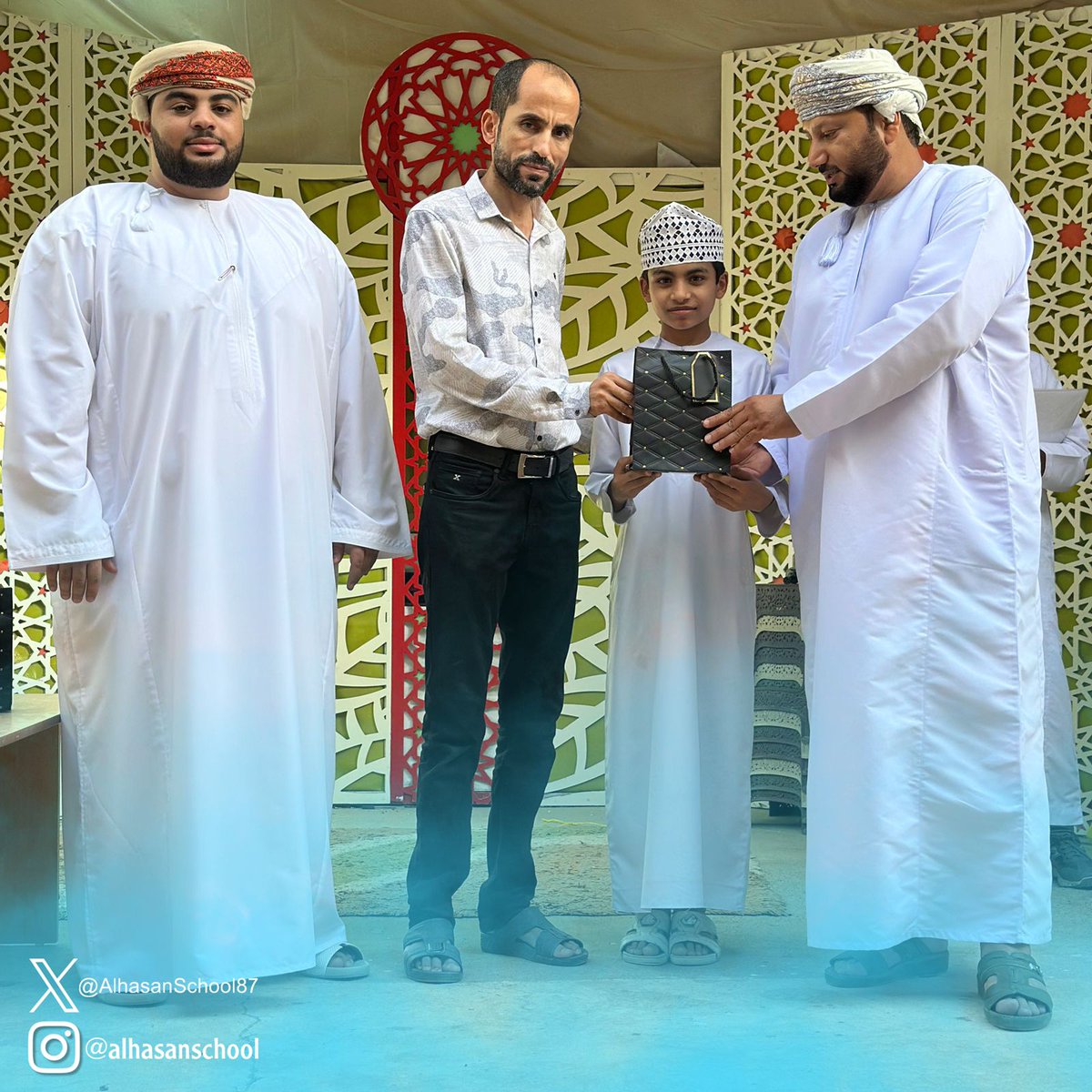 الأحد ١١ مايو ٢٠٢٥:
كرم أ. المنتصر البلوشي (معلم مادة المهارات الموسيقية) طلبة الثاني عشر الحاصلين على أعلى الدرجات في الفصل الدراسي الأول. كما تم تكريم جماعة المهارات الموسيقية.