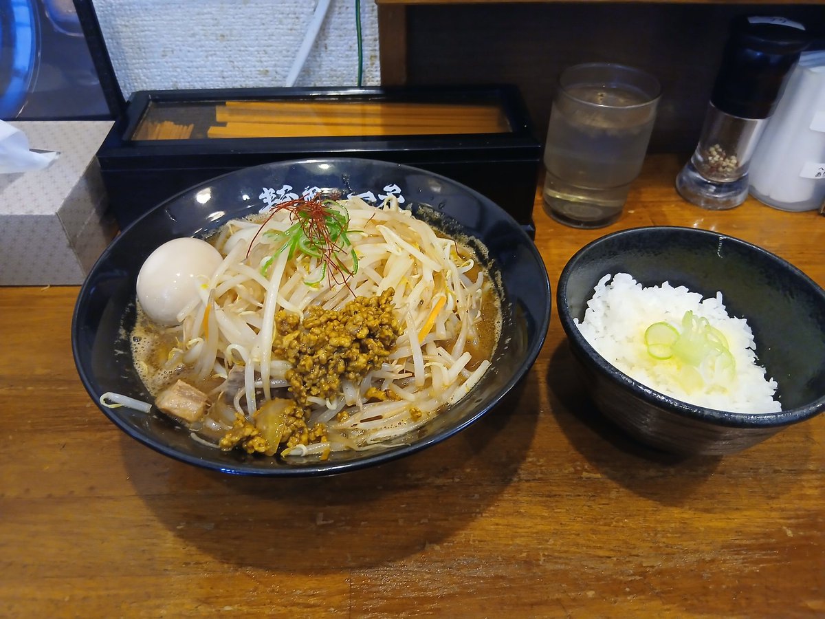 tom1215maze's tweet photo. 今日のラーメン　麺匠一丞 🐟🐟
限定味噌カレー野菜増し
パルメザンライス
味噌スープとカレーとの相性がgood
❗❗ https://t.co/UNozhTbmv7