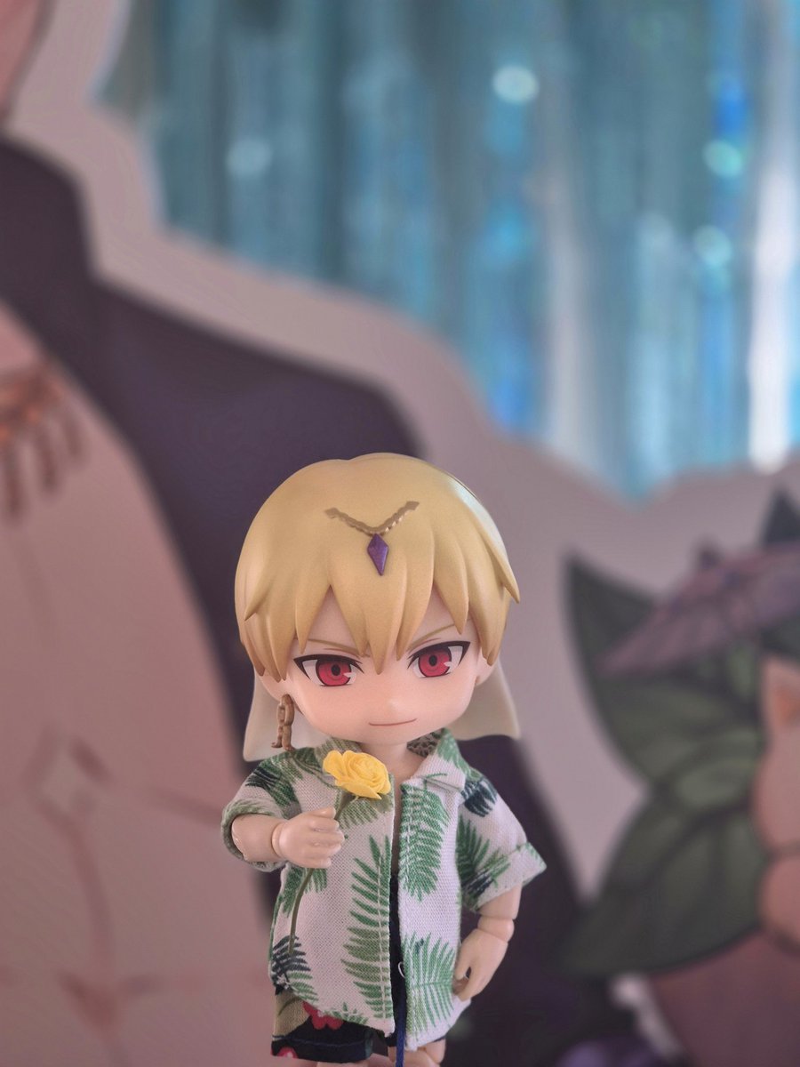 #황금의_파도를_타고_여름을_지배하라
#카페다_화려하게_간다
#서울의_하늘에_감사하도록_해라

카페 다녀왔습니다~! 포토존도 짱 귀엽고 디피 자체가 화려해서 좋아요! 등신대도 종류별로 2개씩 있어서 구경할 맛이 있었습니다. 기본적으로 카페 자체가 짱 화려했어요!