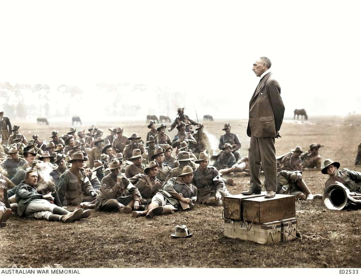 surprisepodcast's tweet image. The Little Digger, Billy Hughes, addressing troops of the 4th Brigade on July, 2nd, 1918. Just before Hamel.