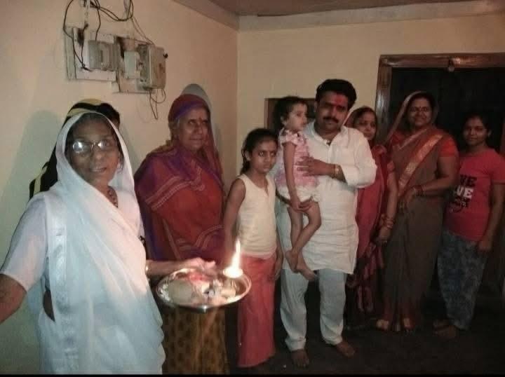 " मेरी मां के बराबर कोई नहीं 🙏
मातृ दिवस की हार्दिक मंगलमय शुभकामनाएं! 
मेरी माँ चाची और मेरी दादी आपका साथ आशीर्वाद हमेशा बना रहे ...