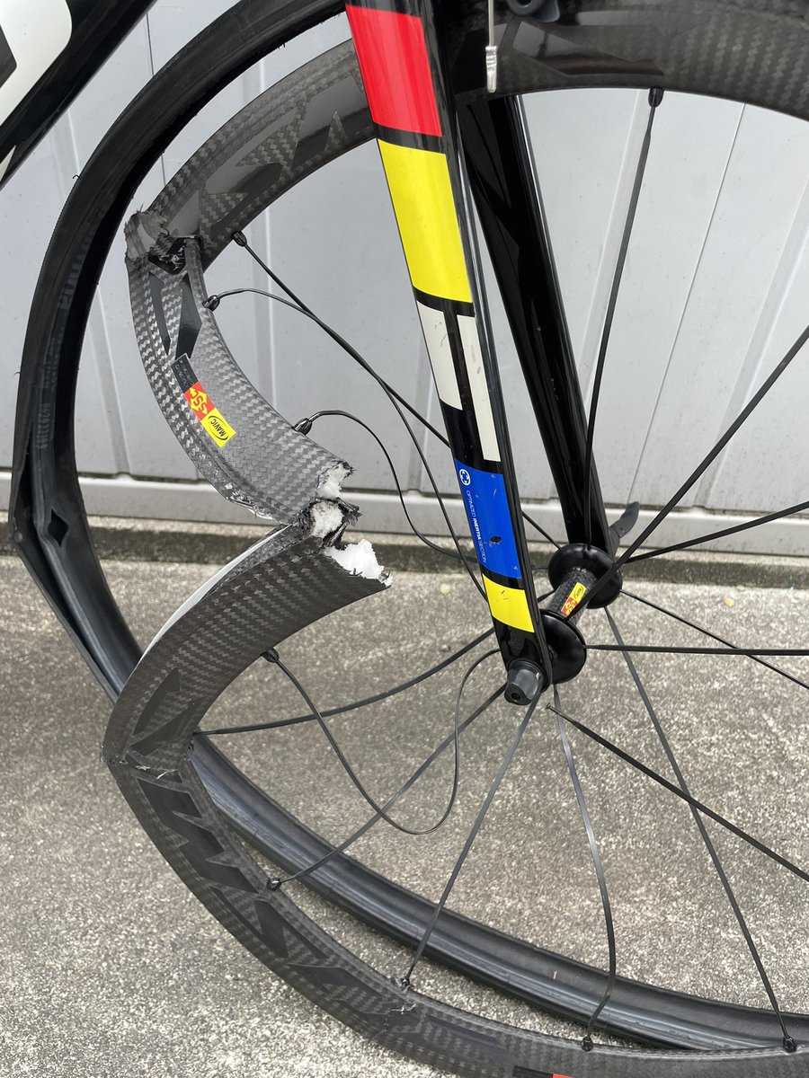 n4kayama_'s tweet image. こんなんでも当の本人はピンピンしてるから守ってくれたとしか思うしかないマジで病んだ